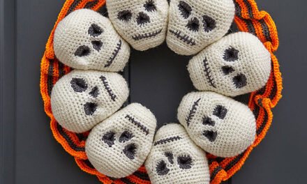 Free Pattern: Crochet a Circle of Skulls Wreath for Halloween!