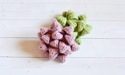 Crochet a Holiday Confetti Bow – Loops and Loops of Ribbon!