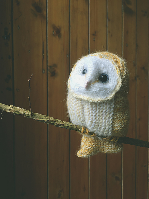 Knit a Tiny Winter White Barn Owl and Fir Pine Cone Accessory