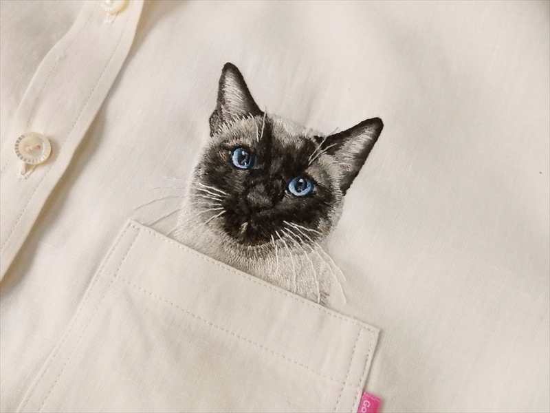 Cute! Custom-Embroidered Pets in Pockets by Hiroko Kubota
