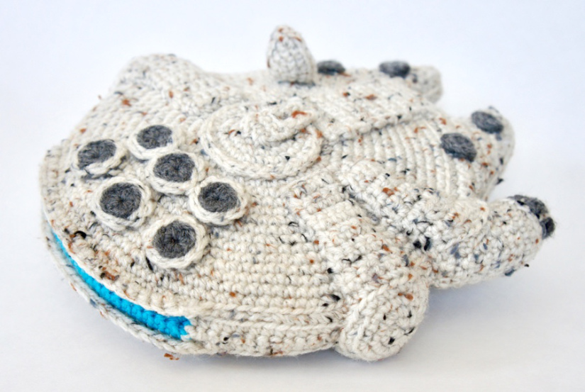 Crochet a Millennium Falcon Amigurumi