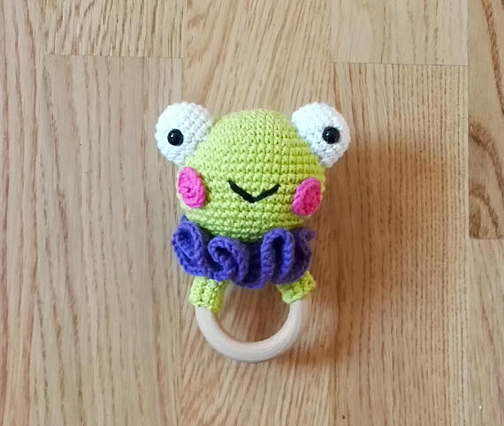 Get the frog rattle pattern from Kim Friis