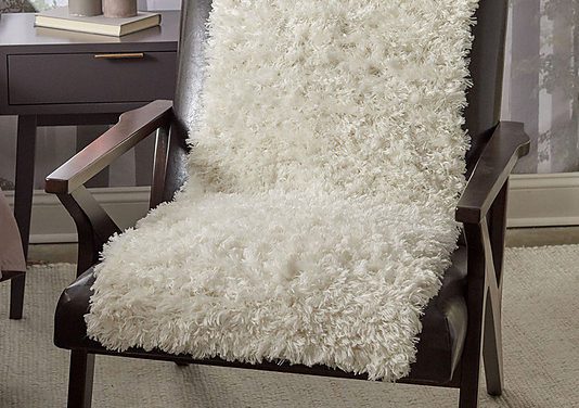 The Perfect Faux Fur Throw For Those Who Love the Look of Sheepskin – FREE Pattern!