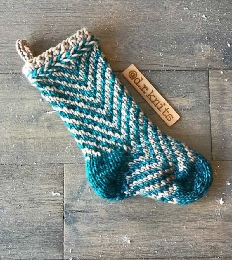 bulky knit pattern designed by Samantha Schneyder of Slam Fiber Company