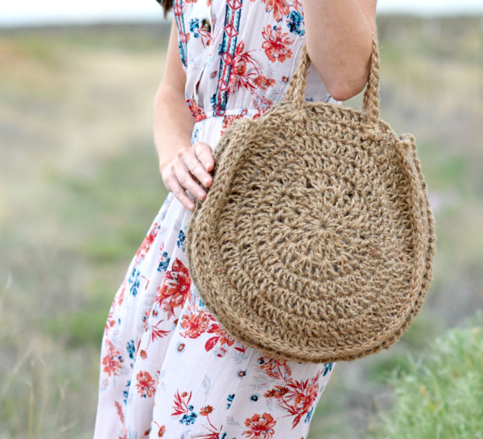 Crochet a Summer Circle Bag! Pattern and Tutorial From Mama In A Stitch