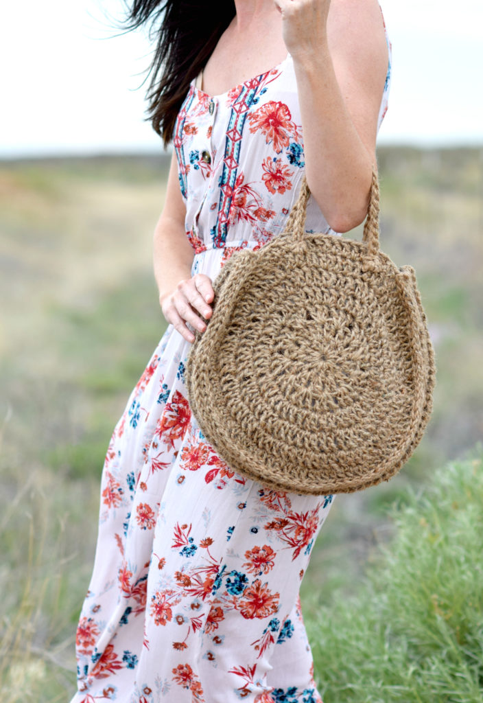 Crochet a Summer Circle Bag! Pattern and Tutorial From Mama In a Stitch