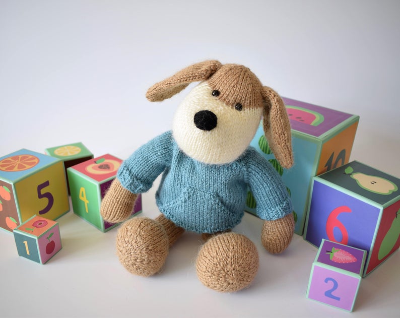 Get the pattern, designed by Amanda Barry of Fluff and Fuzz
