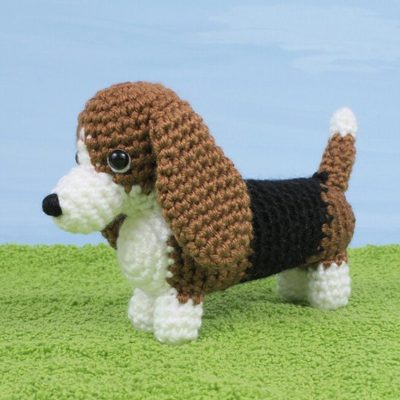Get the crochet basset hound pattern #crochet #dog