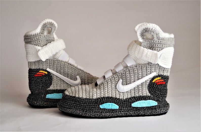 Papúa Nueva Guinea Activamente desvanecerse Happy Back To The Future Day, You Need Marty McFly's Air Mag Hoverboard  Slippers To Mark The Day – They're Crocheted! | KnitHacker