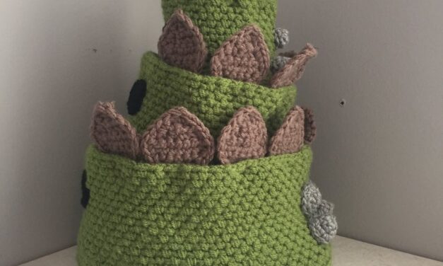 Crochet a Set of Stegosaurus-Themed Storage Baskets With This Fun Pattern