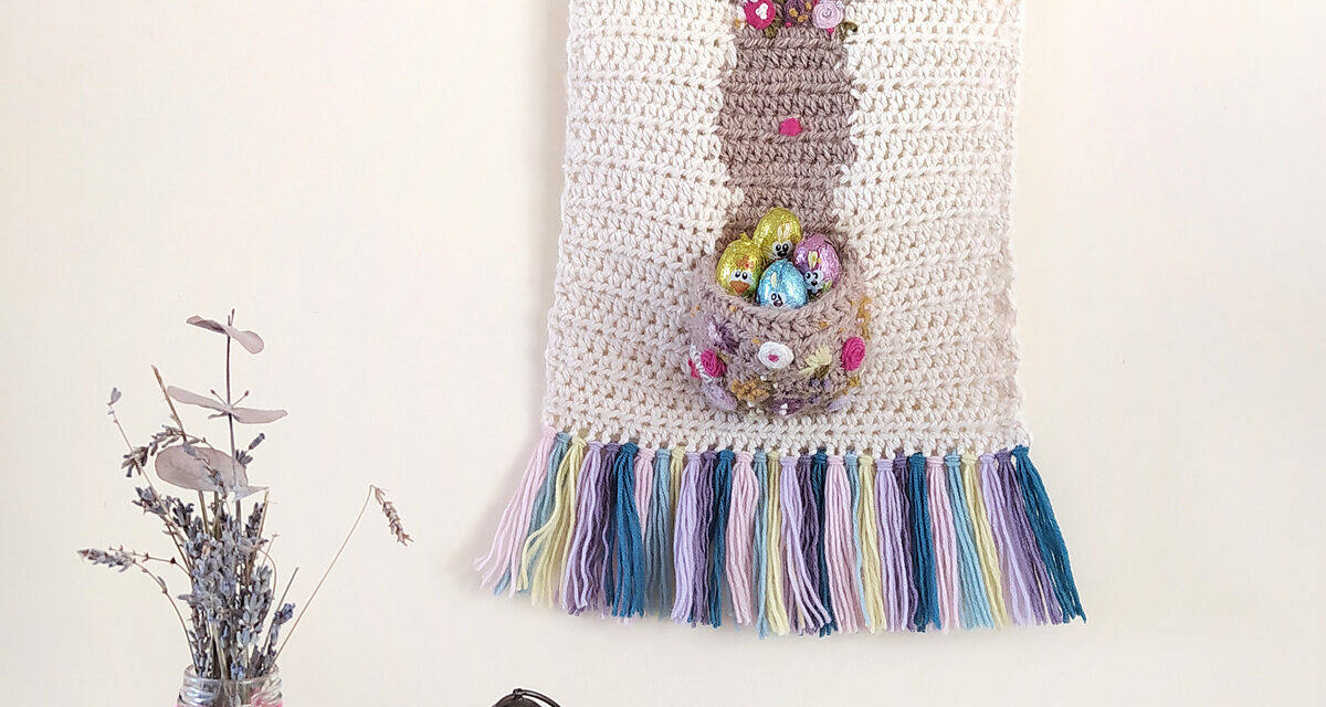 Crochet a Funny Bunny Wall Hanging With a Free Pattern From Carolina Damonte … Sorry, Chocolate Eggs Not Included!