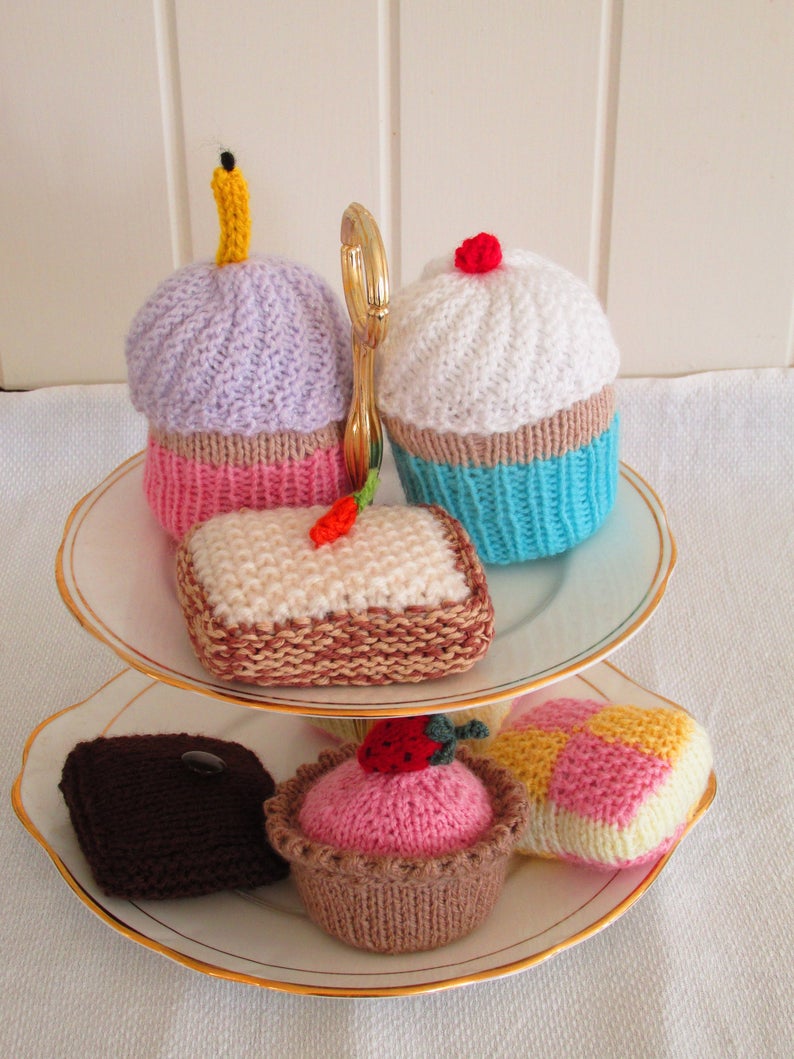 Get the knit pattern designed by Sophie Spiffing-Stitching of British High Sewciety #knitting