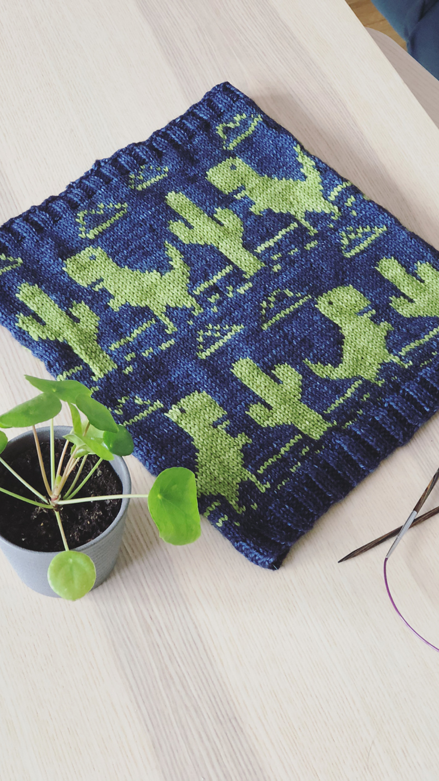 Love Chrome's Dinosaur Game? Knit a 'No Internet Cowl' With a Free Pattern From Laurence Vagner