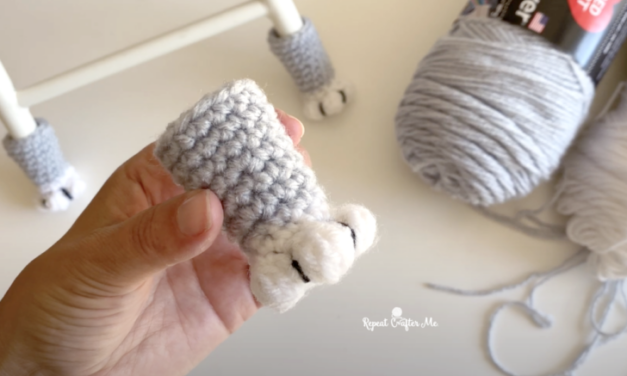 A New Take On A Popular Favorite … Crochet Cat Paw Chair Socks With This Free Pattern And Tutorial!