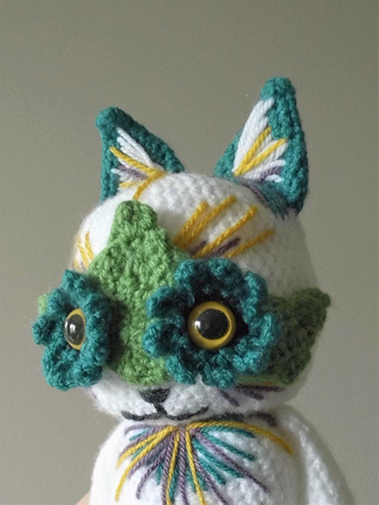 Crochet a Flower Cat Eyes Amigurumi, Inspired By The Paintings of Louis Wain