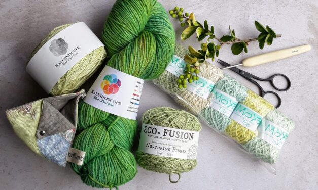 Easy to Make Crochet Throw Pillows For Fall