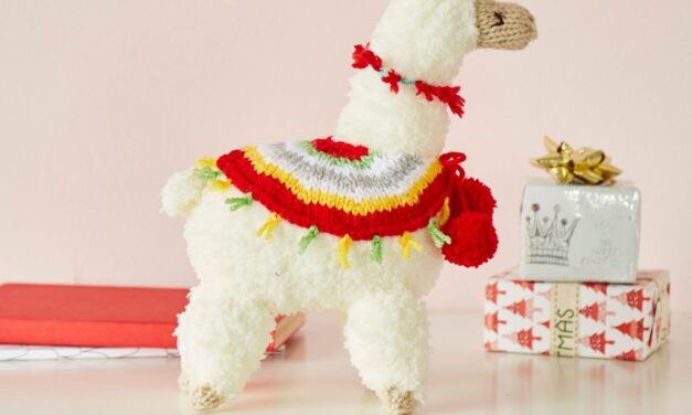 Knit a Festive Llama For The Holidays … Oh, And Hello, Today Is Actually NATIONAL LLAMA DAY!