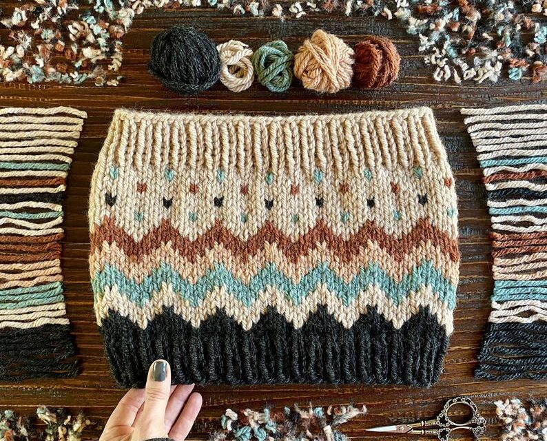 This ‘Scraptacular Cowl’ Is The Knitting Pattern We All Need Right Now, Hello Perfect Stashbuster