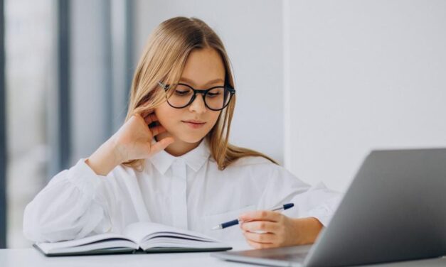 How Knitting Can Help to Keep Calm While Writing a Coursework