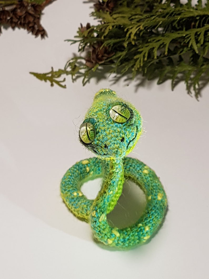 crochet amigurumi patterns designed by designed by Elana aka Simpatico Gufo