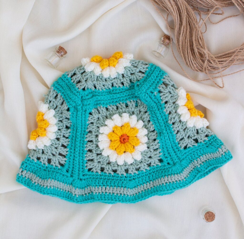 Looking For A Cute Handmade Hat For Summertime? This Crochet Daisy Flower Bucket Is The Right Pick!