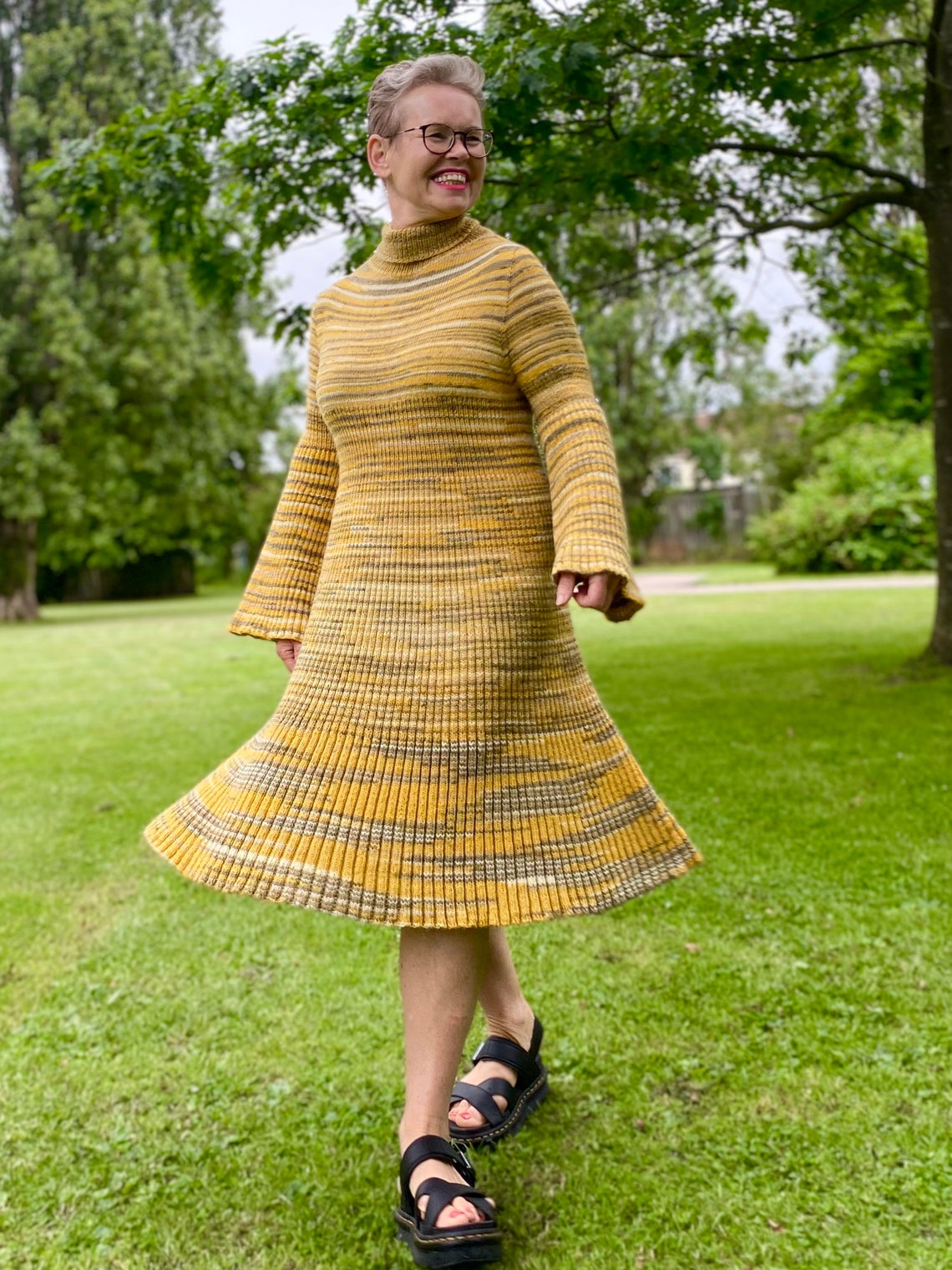 You Make Me Want To Knit Dresses ... Meet The Latest Dress Design From Raimonda Bagdoniene of Loose Loop