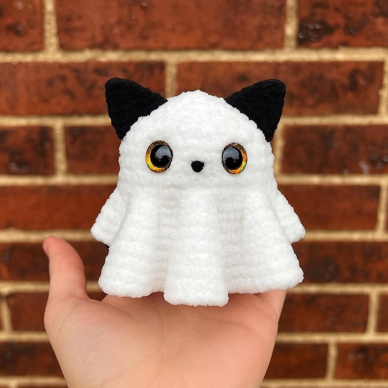Designer Spotlight: The Best Knit & Crochet Patterns Inspired By CATS!