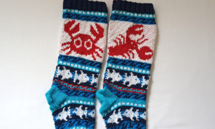 Christmas In July … Knit a Crab / Lobster Lover Stocking For That Special Seafood Lover On Your List!