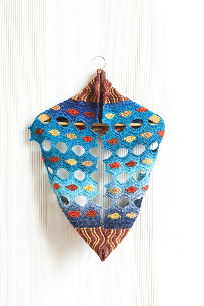 Knit a Fun & Fascinating 'Alvéolis Cowl' Designed By Skeinwalker Knits