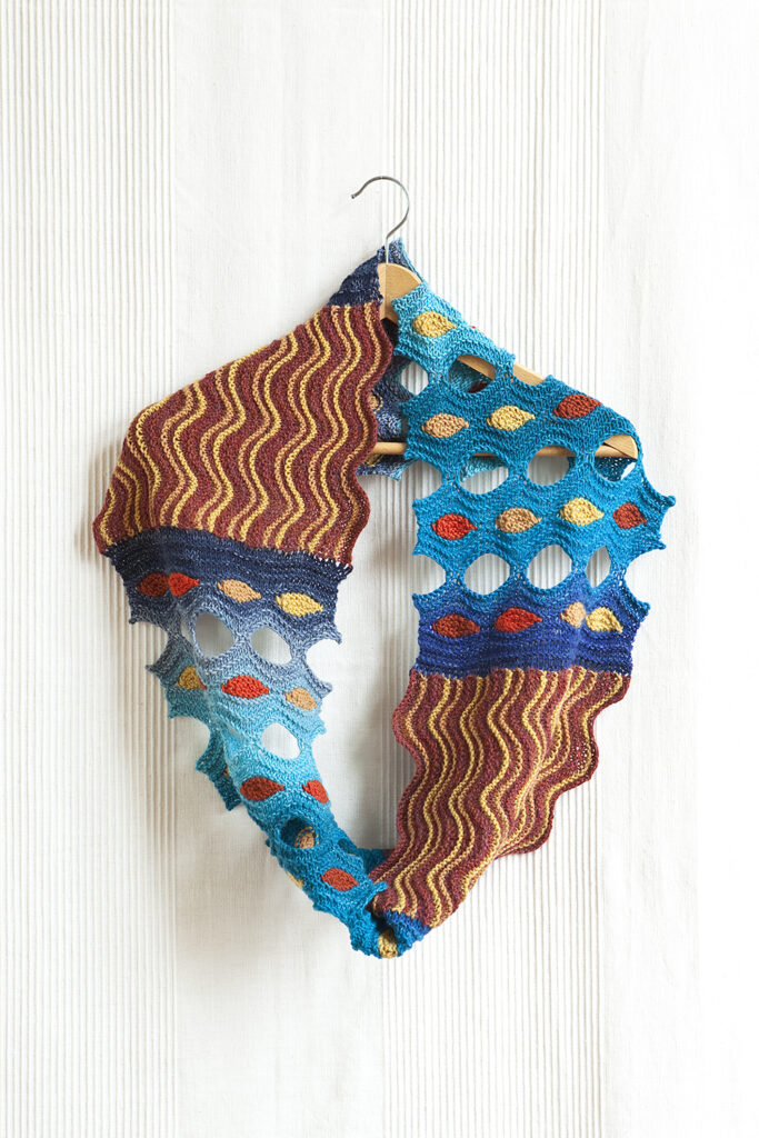 Knit a Fun & Fascinating 'Alvéolis Cowl' Designed By Skeinwalker Knits