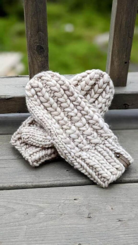 Knit a Pair of Braided Hearts Mitts ... Love This Look!