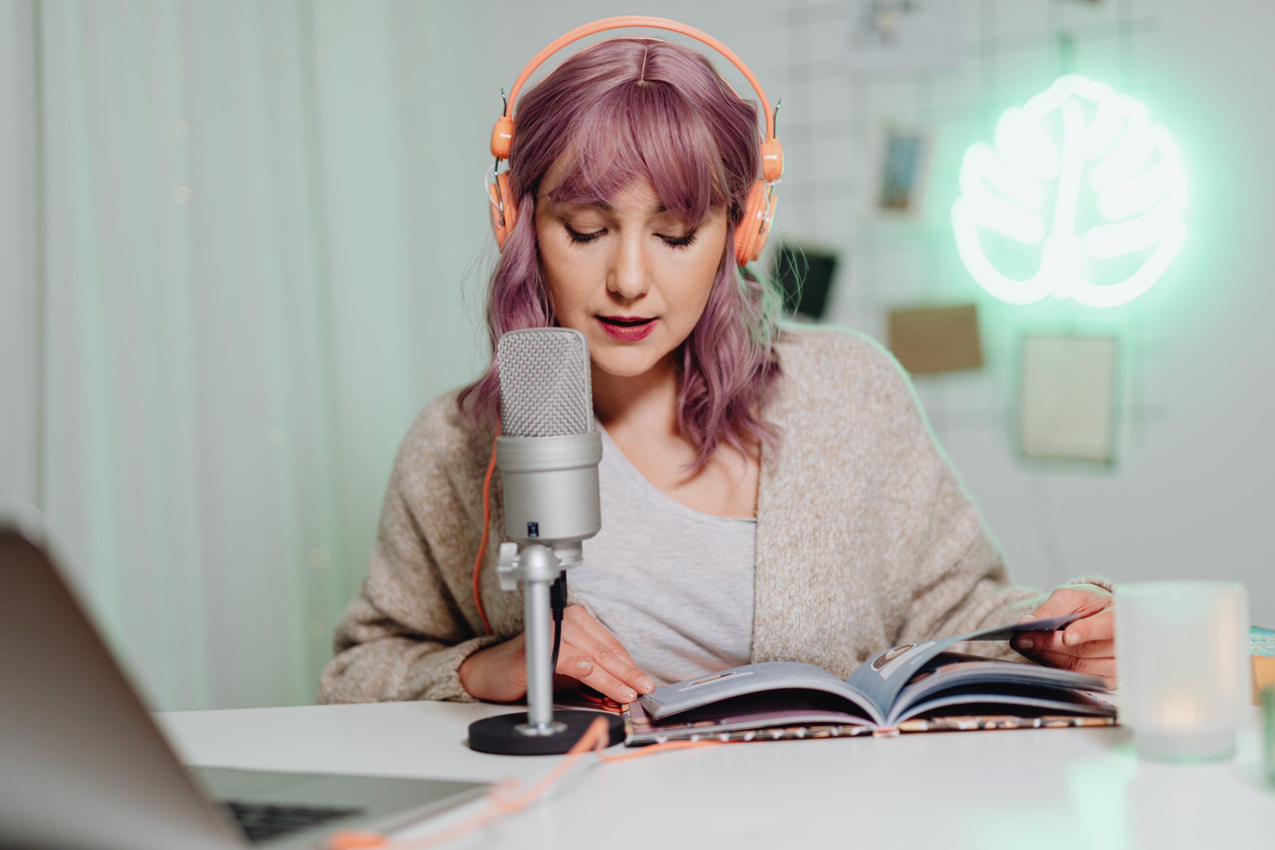 Share Your Creativity With Followers and Get Paid by Running A YouTube Blog