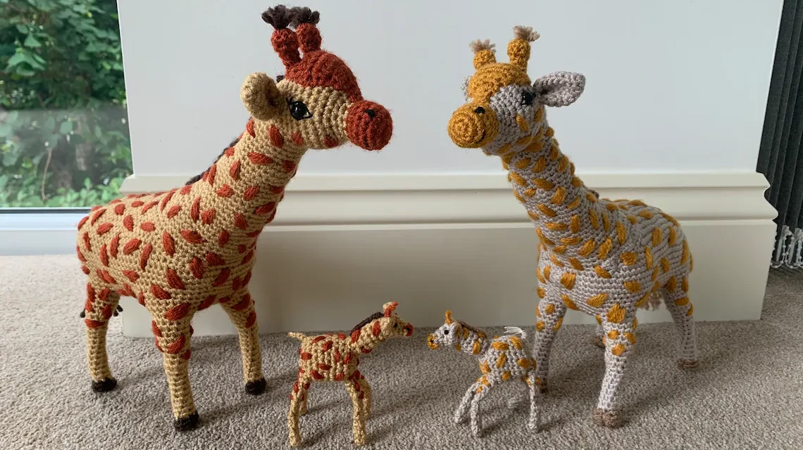 Crochet a Giraffe Mom With A Calf Amigurumi!