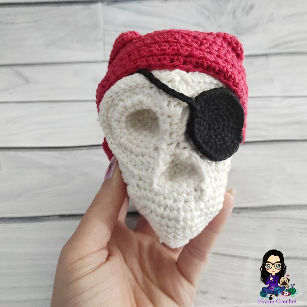 Crochet a Pirate Skull Amigurumi For The Spooky Days Ahead