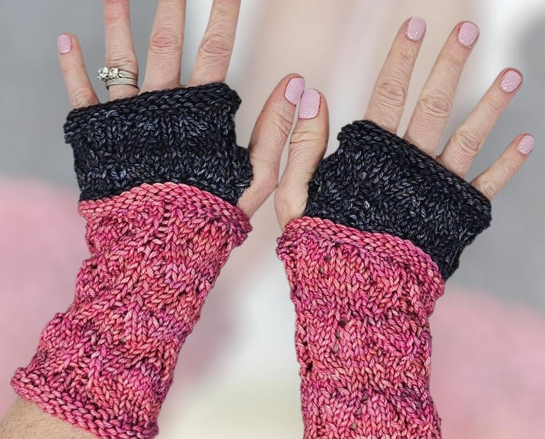 Pattern To Knit a Pair of Moonlight Fingerless Gloves