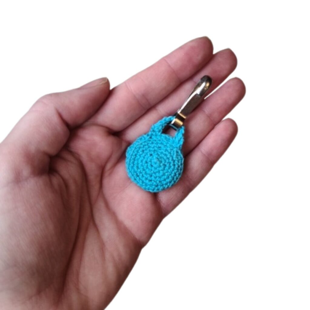 Crochet a 'Quarter Keeper' for Your Keychain ... This is Genius!