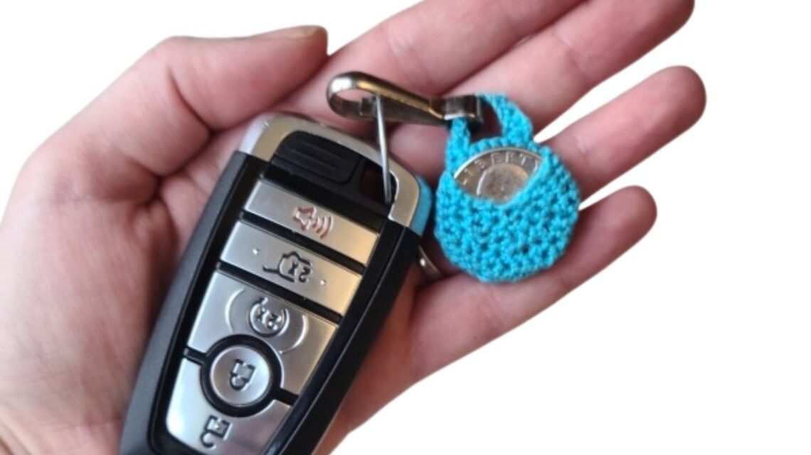 Crochet a ‘Quarter Keeper’ for Your Keychain … This is Genius!