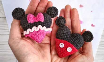 Crochet a Pizza Mouse Amigurumi Keychain