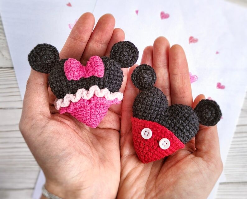 Crochet a Pair of Valentine’s Day Mice Amigurumi By Fayni Toys, They’re Magical!