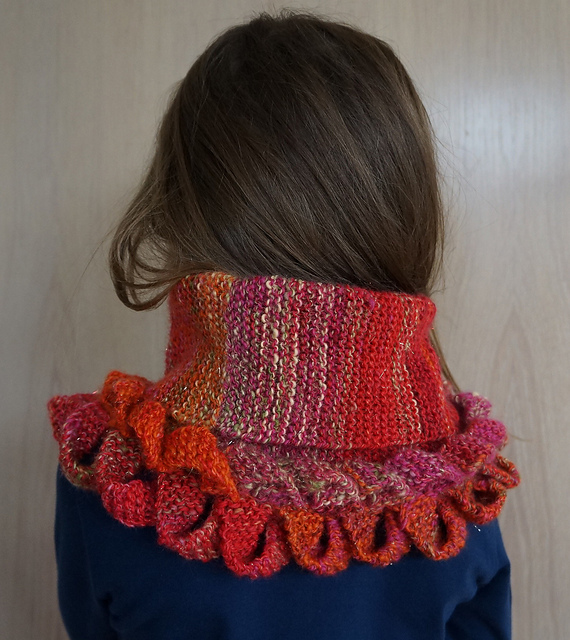 Knit a Loopy Loop Phoenix Cowl Designed By Diana Christine ... Truly Playful & Fun!