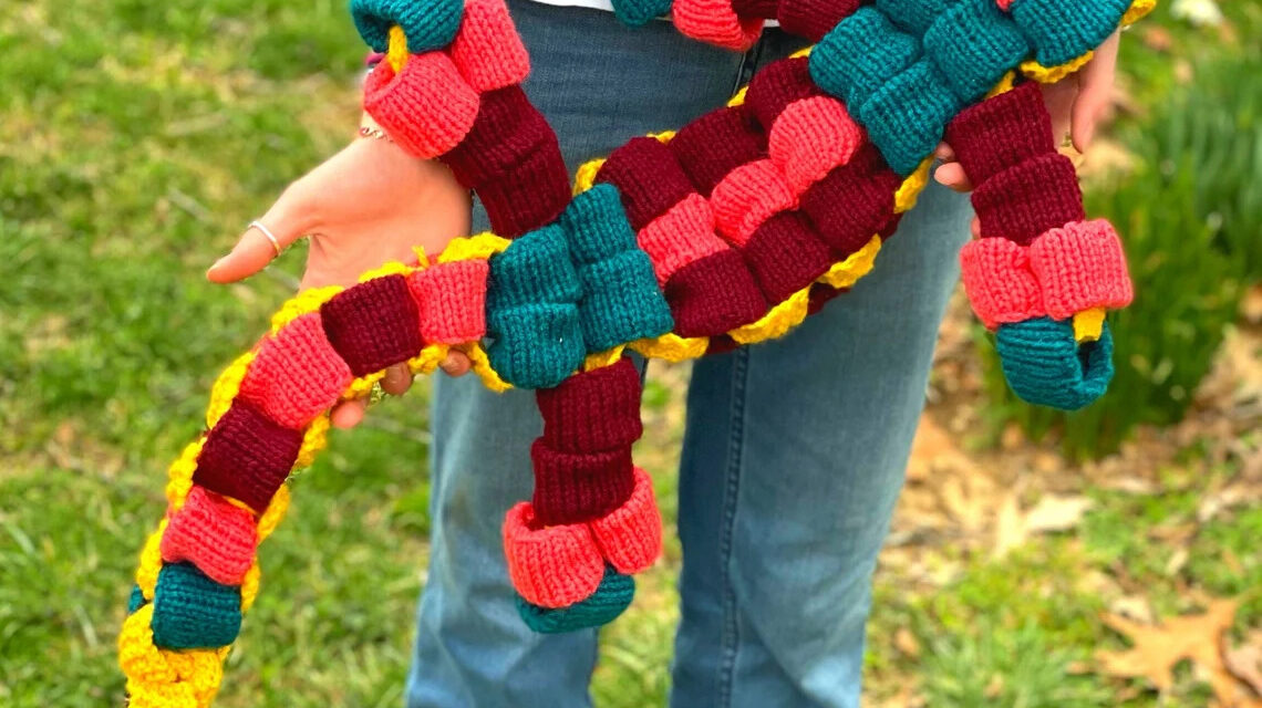 Now You Can KNIT a 90s Bead Lizard … Now This Is Unique!