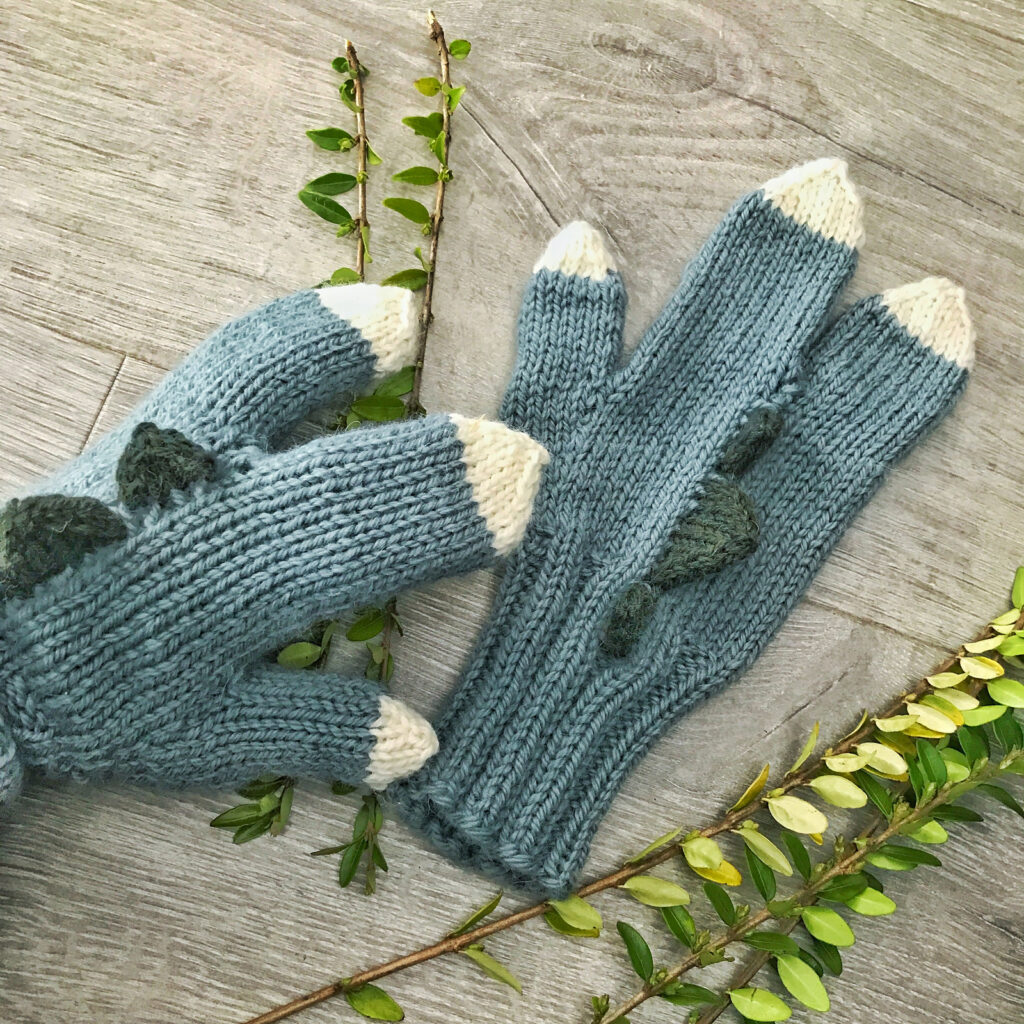 Knit a Pair of Adorable Two-Clawed Dino-Mitts With Spikes