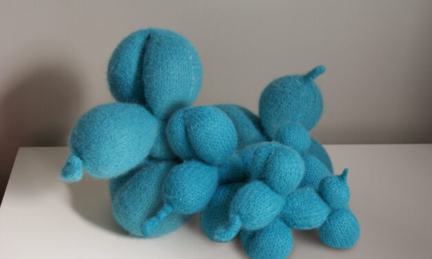 Knit This Famous Balloon Dog – a Must-Make for Jeff Koons Fans!