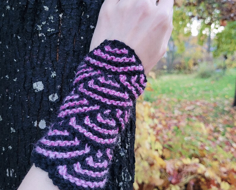 Easy Wristers Pattern For Knitters … The Scallop Shell Shape Really Makes This Design Unique!