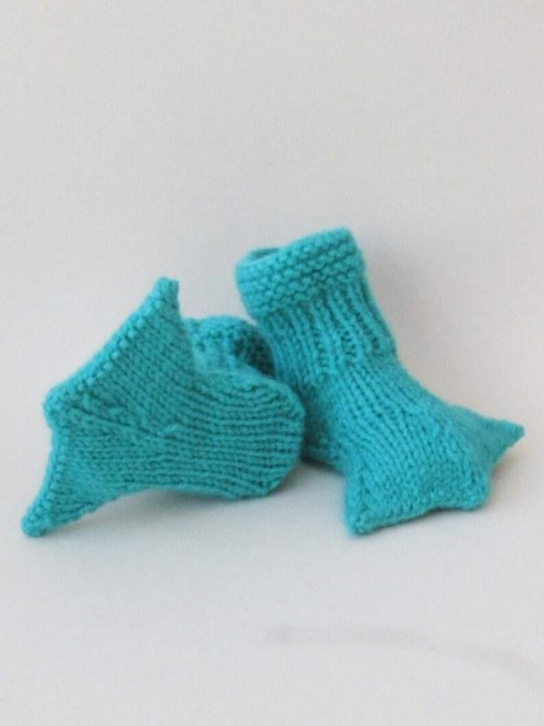 Knit a Pair of Ducky or Froggy Baby Feet ... Two Patterns in One!