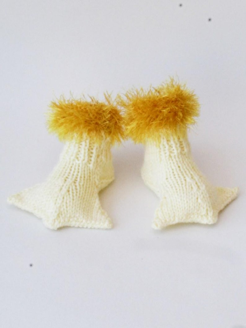 Knit a Pair of Ducky or Froggy Baby Feet ... Two Patterns in One!