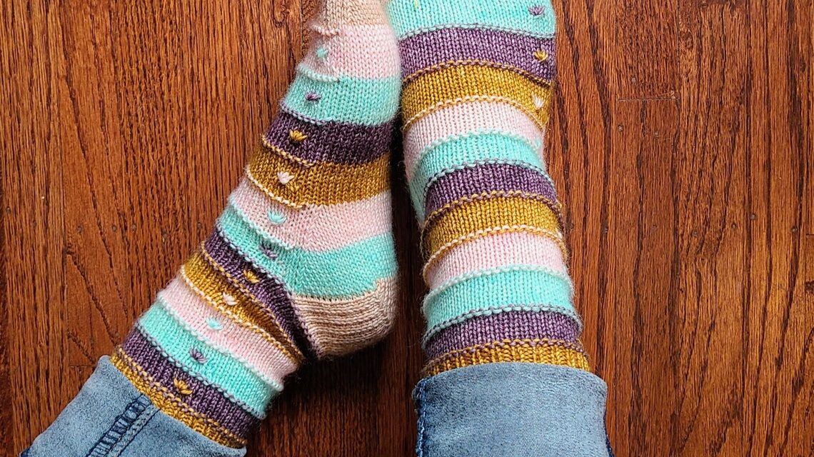 It’s The Right Time To Knit a Pair of Little Shell Socks