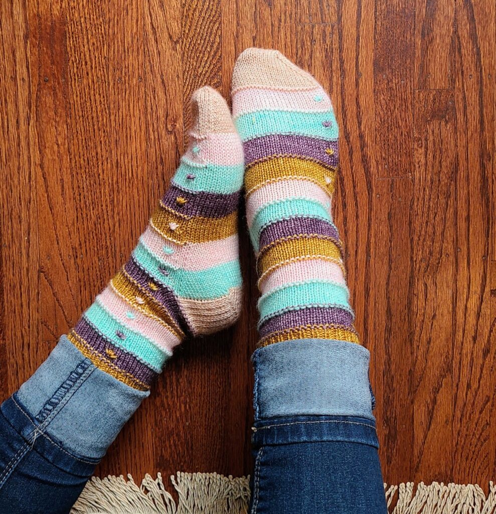 It's The Right Time To Knit a Pair of Little Shell Socks