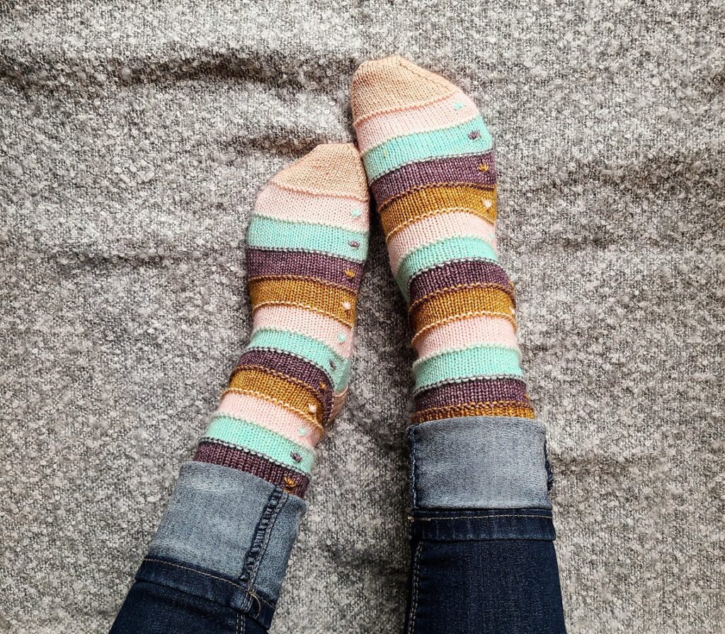 It's The Right Time To Knit a Pair of Little Shell Socks