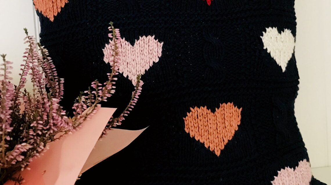 Knit a Sweet Hearts Pillow Cover